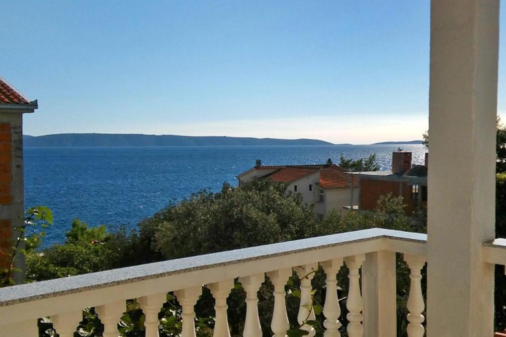Family Friendly Apartments With A Swimming Pool Businci, Ciovo - 11232 Trogir Exterior photo