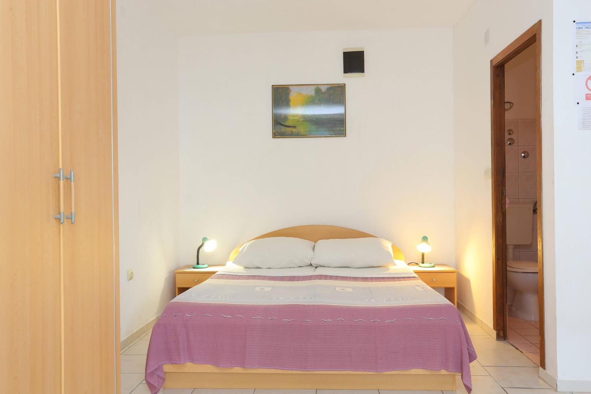 Family Friendly Apartments With A Swimming Pool Businci, Ciovo - 11232 Trogir Room photo