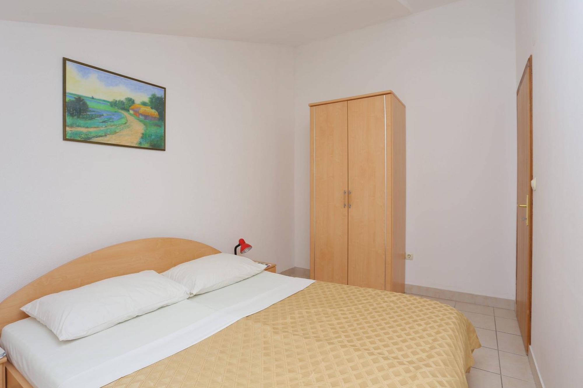 Family Friendly Apartments With A Swimming Pool Businci, Ciovo - 11232 Trogir Room photo