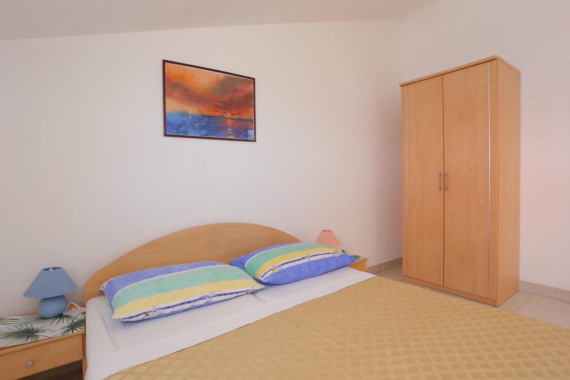 Family Friendly Apartments With A Swimming Pool Businci, Ciovo - 11232 Trogir Room photo