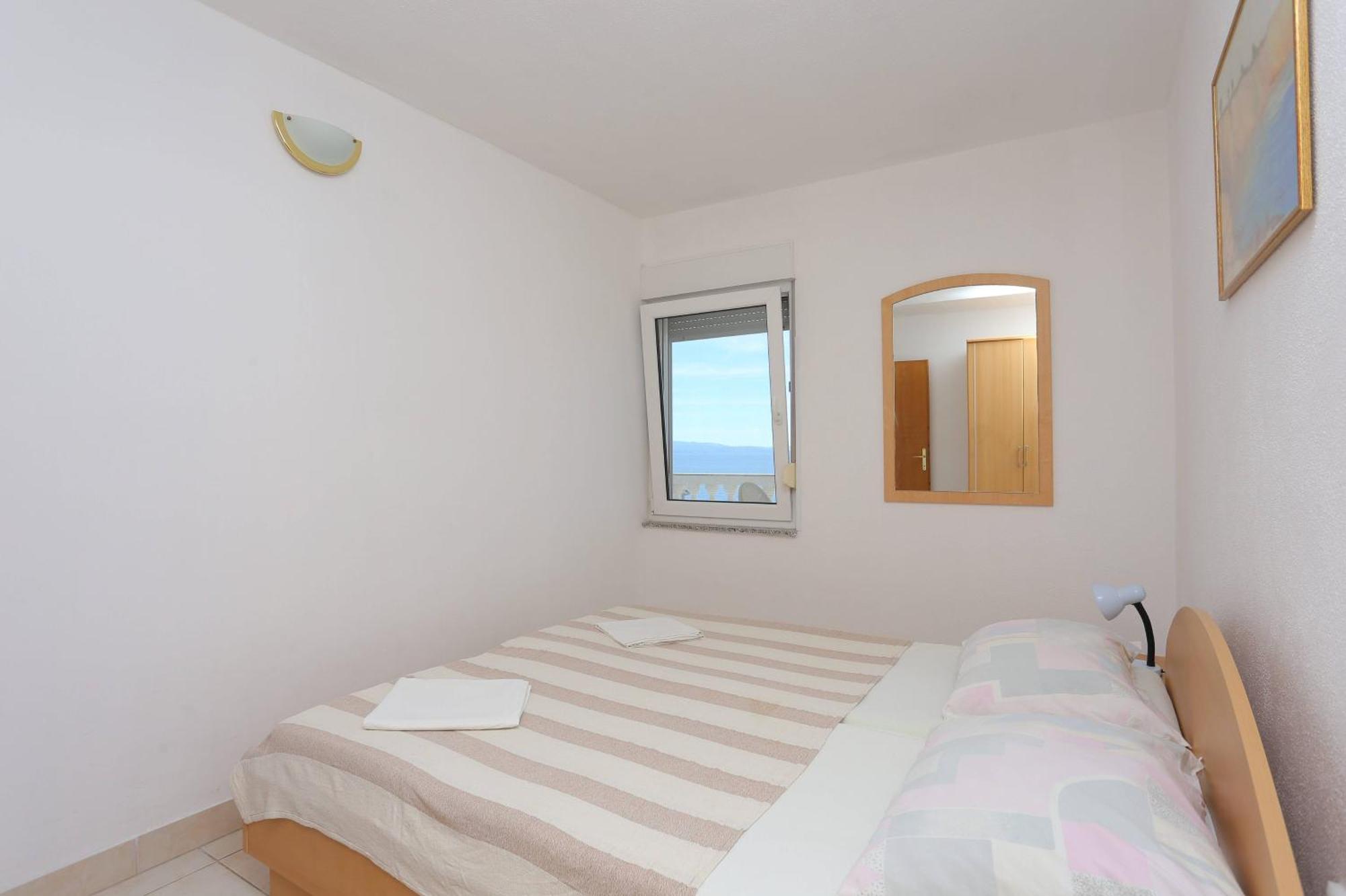 Family Friendly Apartments With A Swimming Pool Businci, Ciovo - 11232 Trogir Room photo