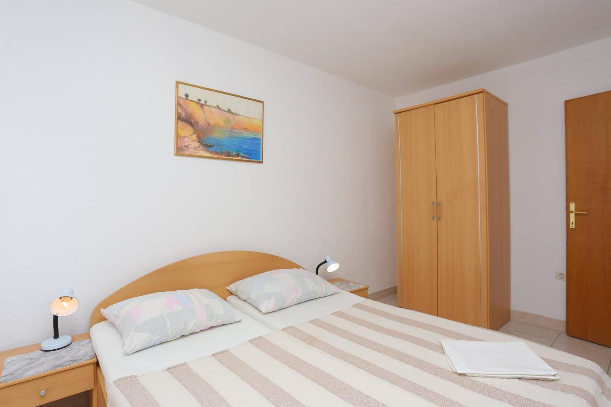 Family Friendly Apartments With A Swimming Pool Businci, Ciovo - 11232 Trogir Room photo