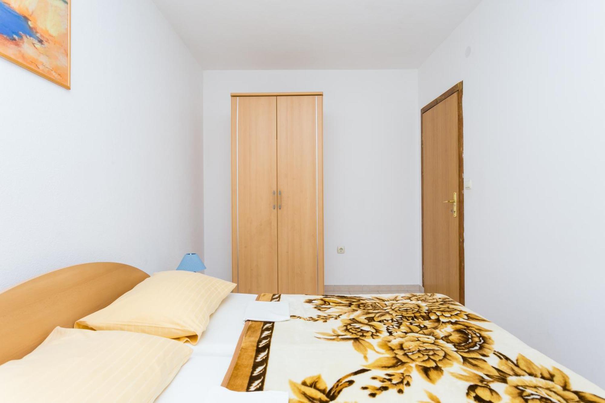 Family Friendly Apartments With A Swimming Pool Businci, Ciovo - 11232 Trogir Room photo