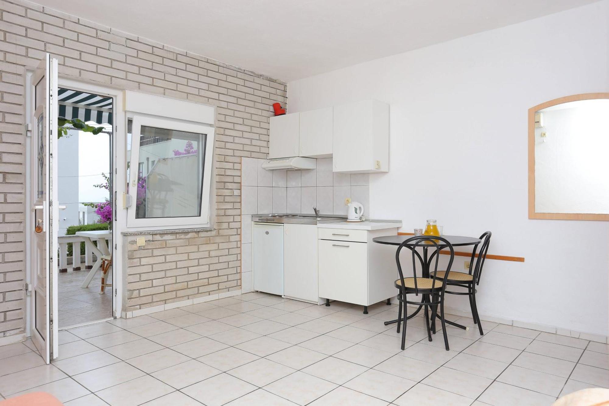 Family Friendly Apartments With A Swimming Pool Businci, Ciovo - 11232 Trogir Exterior photo