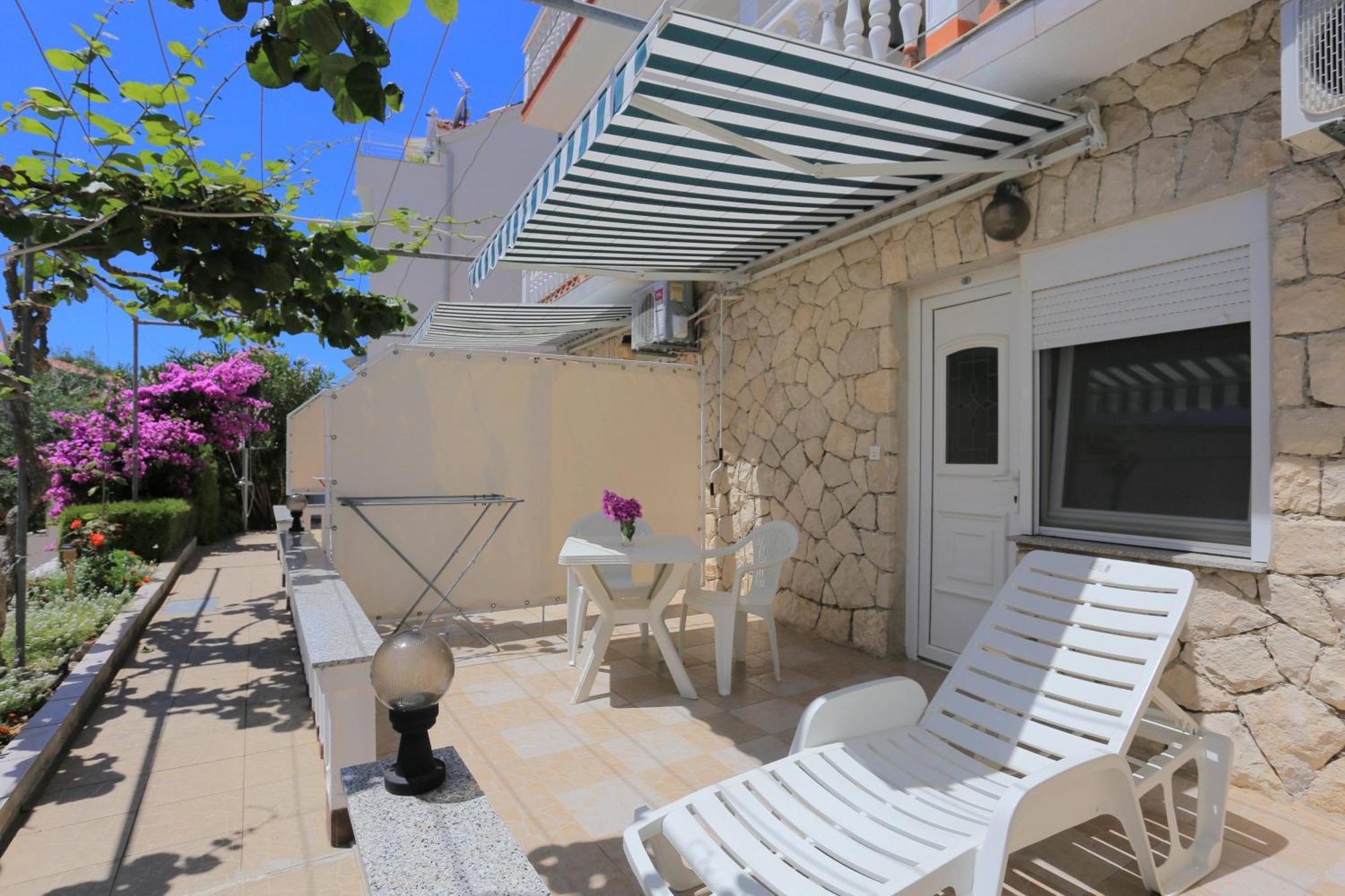 Family Friendly Apartments With A Swimming Pool Businci, Ciovo - 11232 Trogir Exterior photo