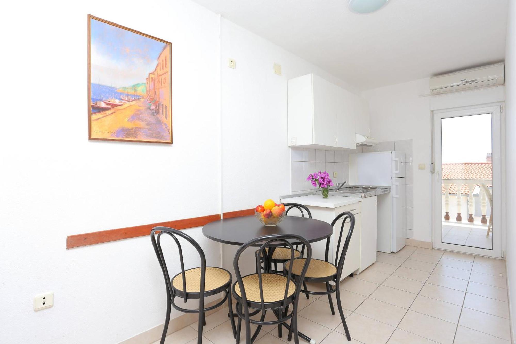 Family Friendly Apartments With A Swimming Pool Businci, Ciovo - 11232 Trogir Exterior photo