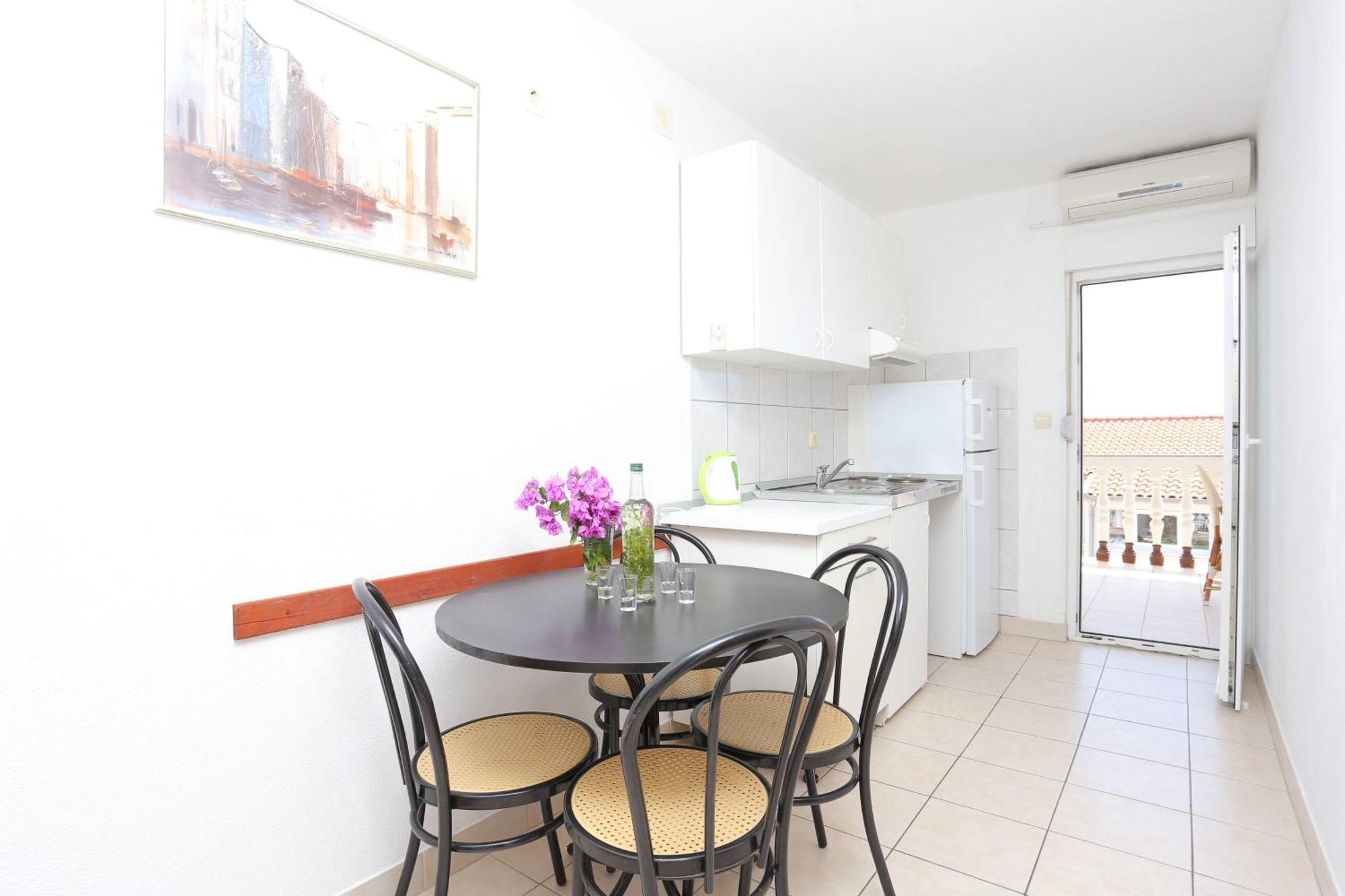 Family Friendly Apartments With A Swimming Pool Businci, Ciovo - 11232 Trogir Exterior photo
