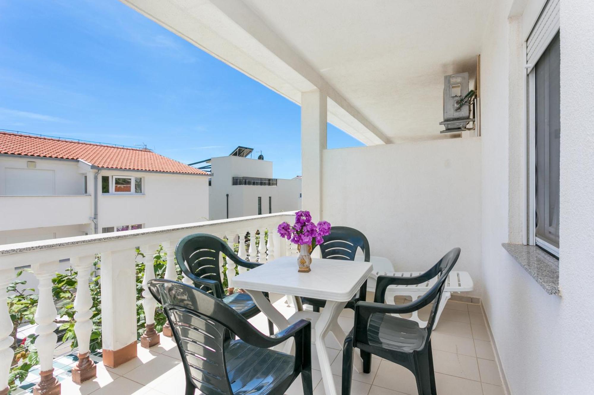 Family Friendly Apartments With A Swimming Pool Businci, Ciovo - 11232 Trogir Exterior photo